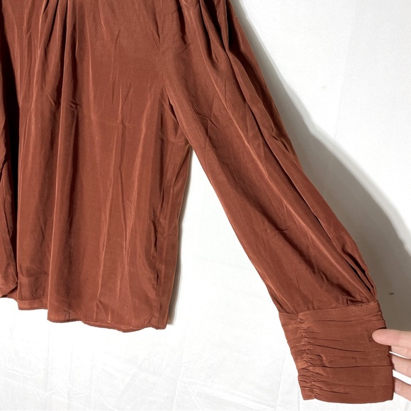 RW&CO. Rust Brown Long Sleeve Mock Neck Silky Blouse M - Picture 9 of 16